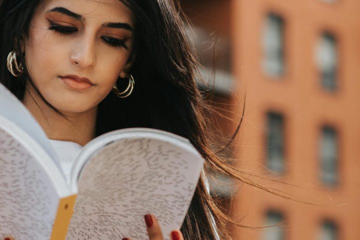 10 Funny Novels to Read That Will Make You Snort on the Train