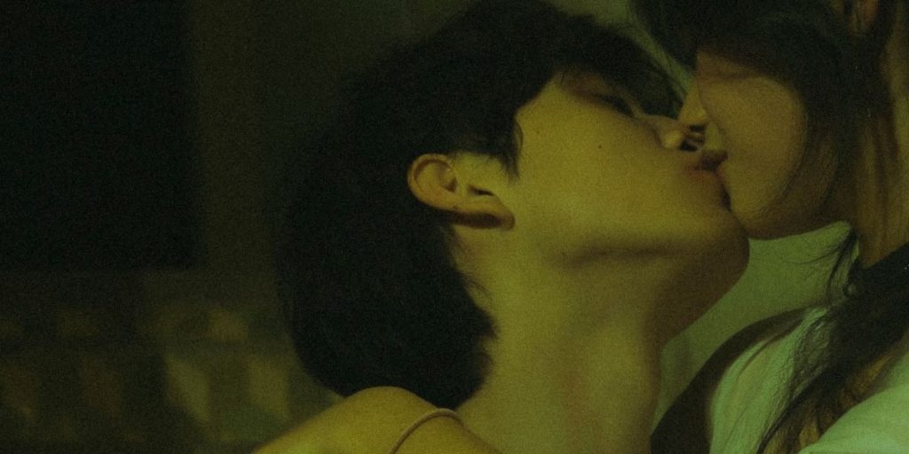 This article explains the enemies-to-lovers trope in young adult fantasy and shows why it remains a fan favorite by combining intense conflict, changing power d...